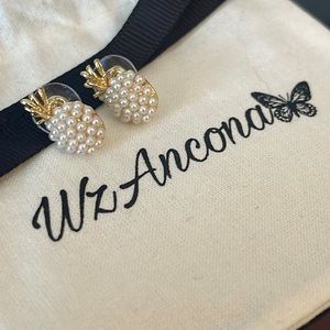 Gold Pearl Stud Pineapple 🍍 delicates earrings, beautiful and classy. New